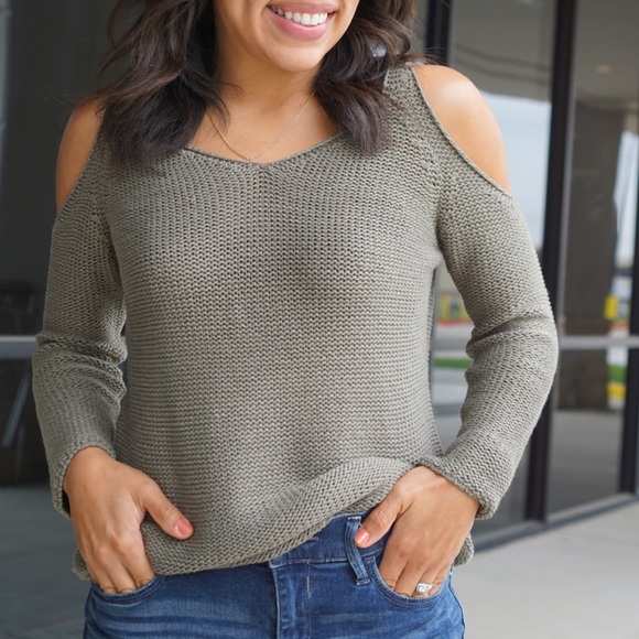 Cold shoulder sweater - Picture 1 of 3